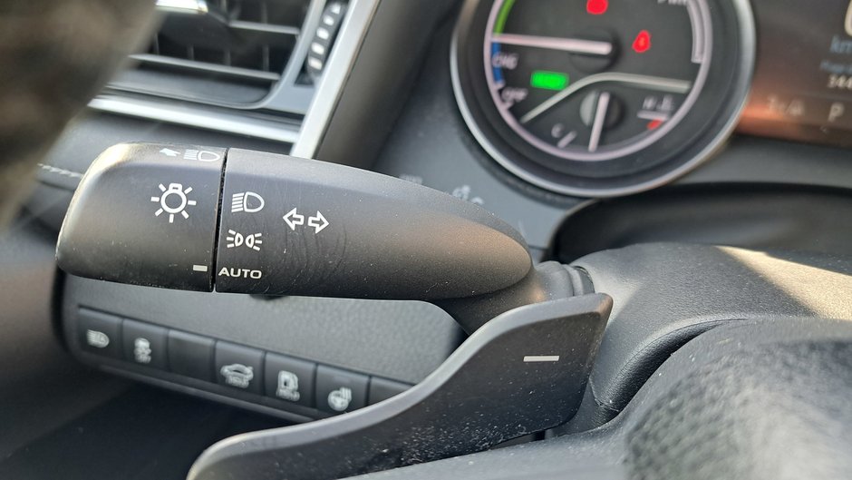 Toyota Camry Hybrid XSE 2023-15