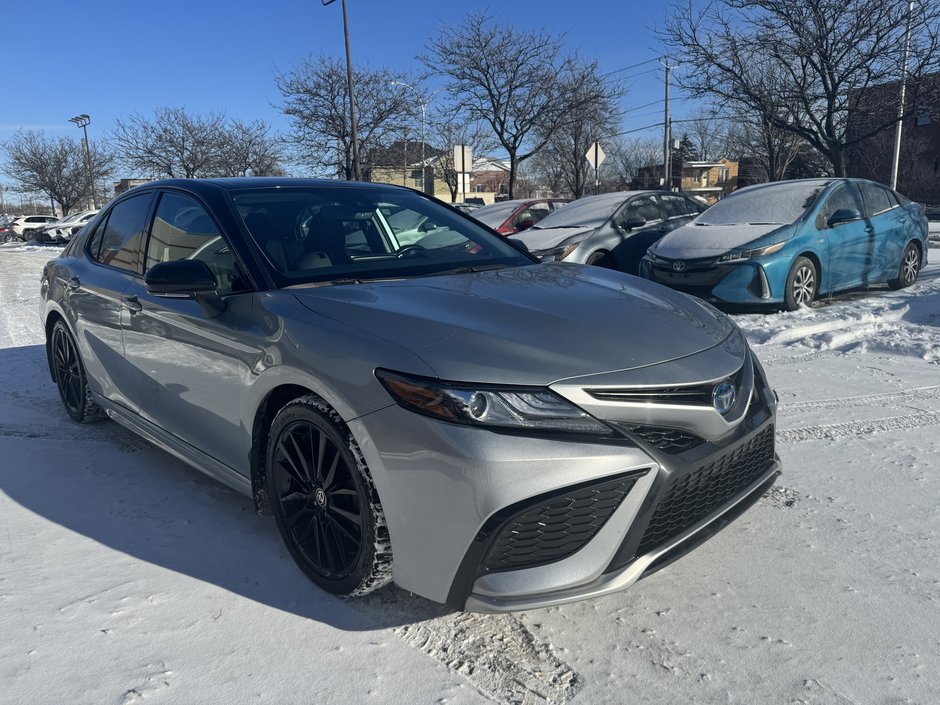 Toyota Camry Hybrid XSE 2023-15