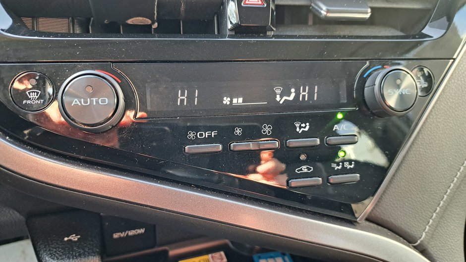 Toyota Camry Hybrid XSE 2023-19