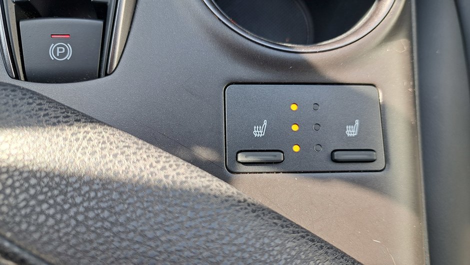 Toyota Camry Hybrid XSE 2023-21