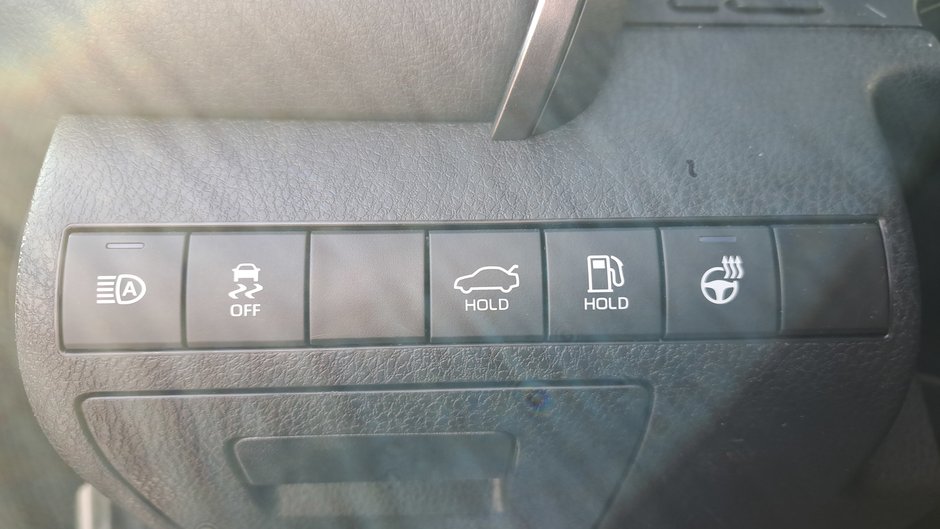 Toyota Camry Hybrid XSE 2023-23