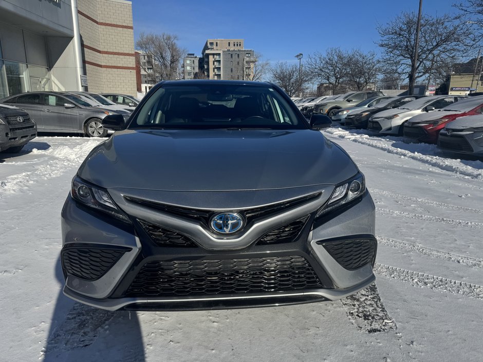Toyota Camry Hybrid XSE 2023-16