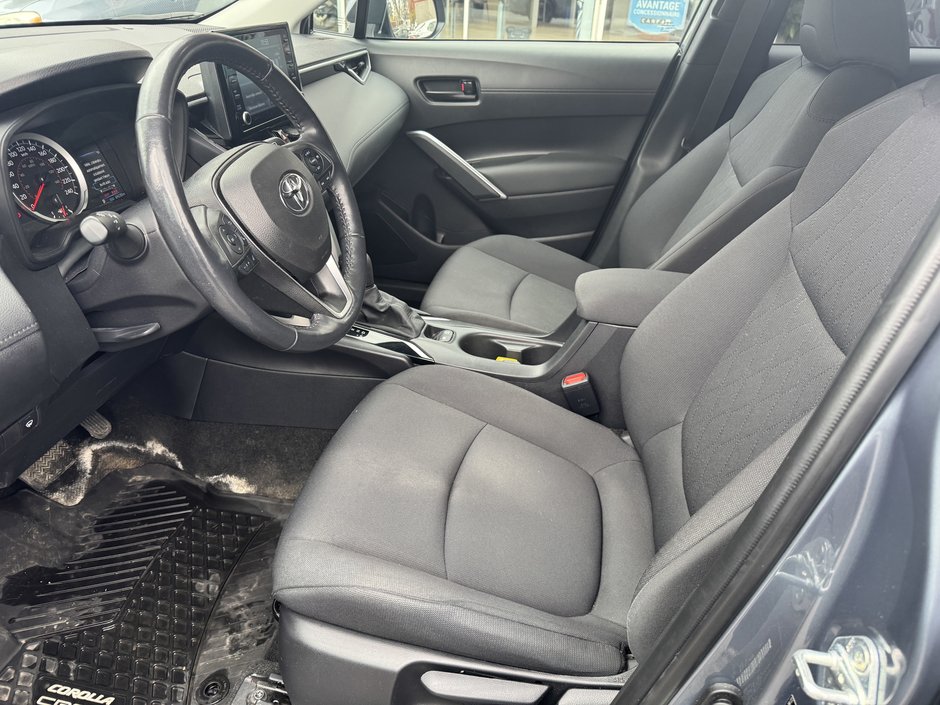 2022 Toyota Corolla Cross LE-10