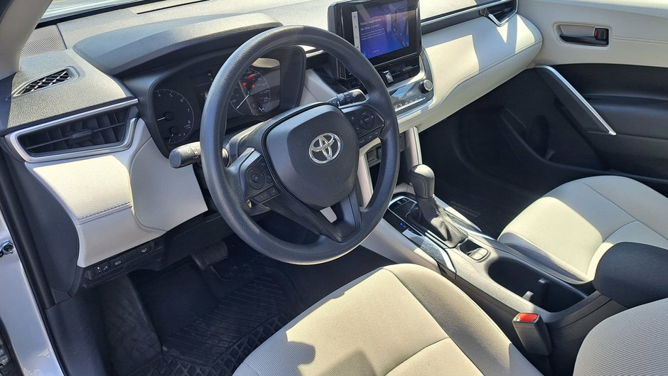 2023 Toyota Corolla Cross L-9