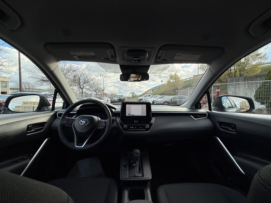 Toyota Corolla Cross LE 2026-32