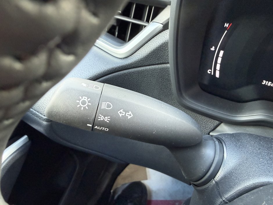 Toyota Corolla Cross LE 2026-16