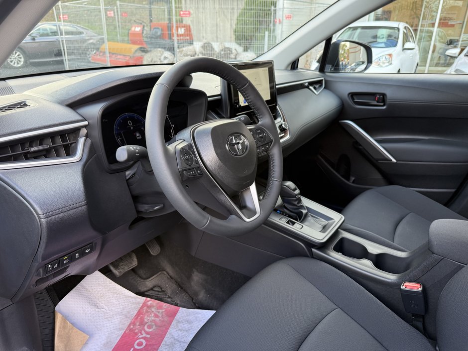 Toyota Corolla Cross LE 2026-12