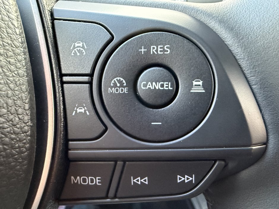 Toyota Corolla Cross LE 2026-17