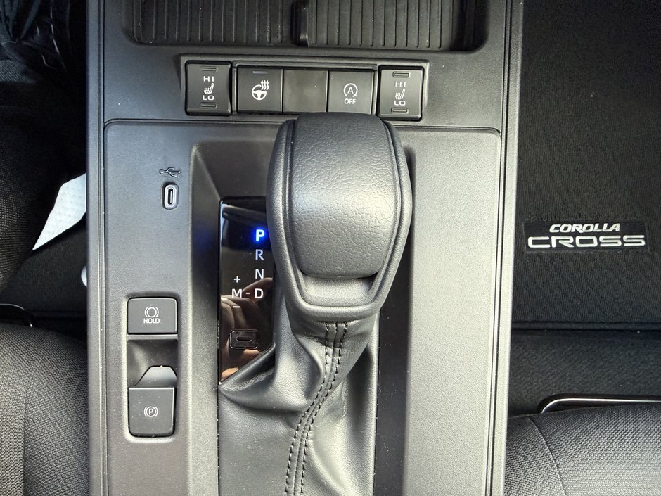 Toyota Corolla Cross LE 2026-28