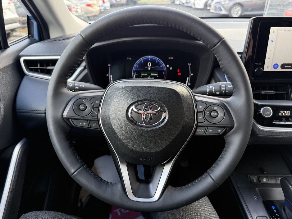 Toyota Corolla Cross LE 2026-13