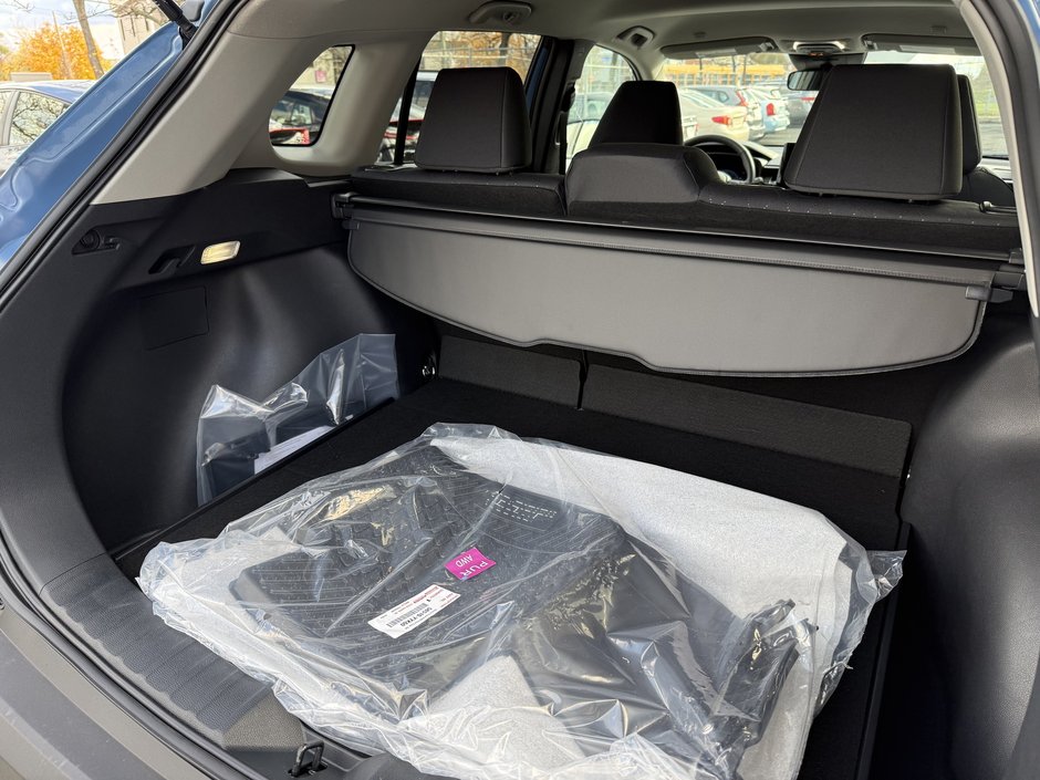 Toyota Corolla Cross LE 2026-34