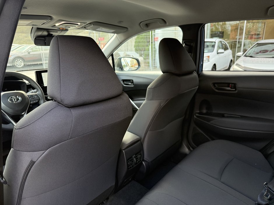 Toyota Corolla Cross LE 2026-31