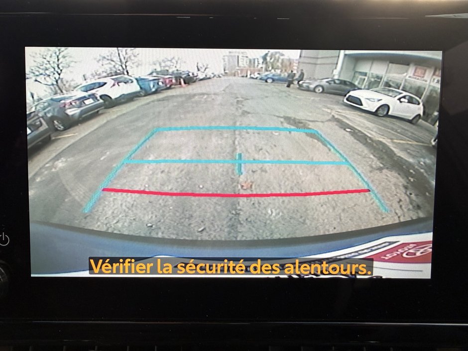 Toyota Corolla Cross LE 2026-23