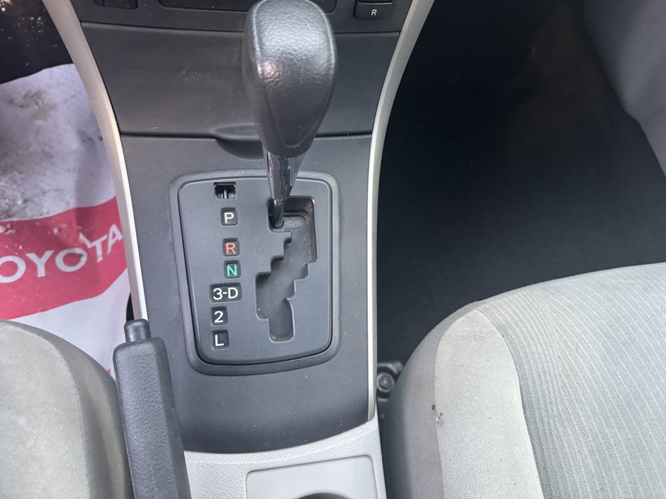 Toyota Corolla CE 2013-3