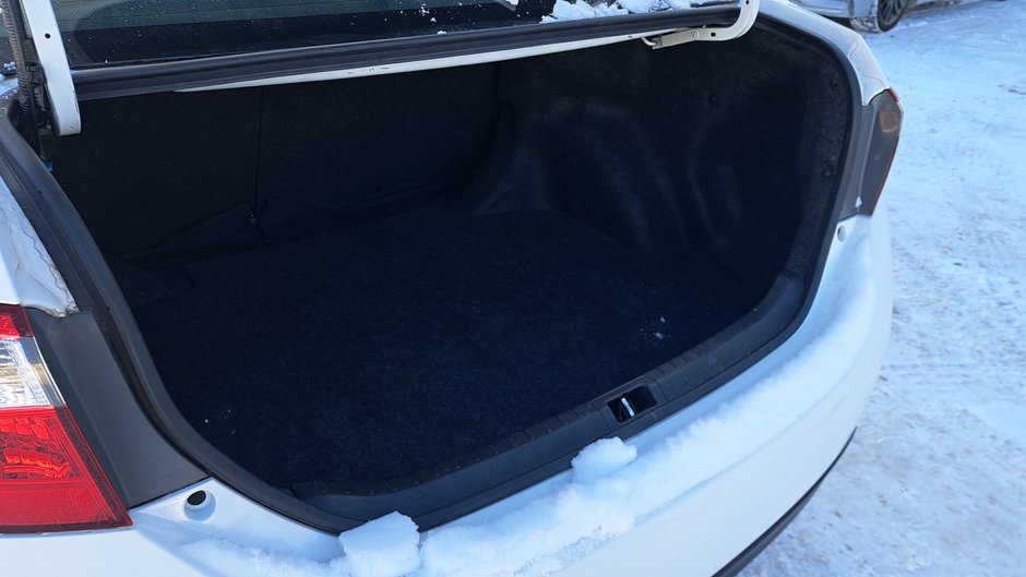 Toyota Corolla LE 2014-31