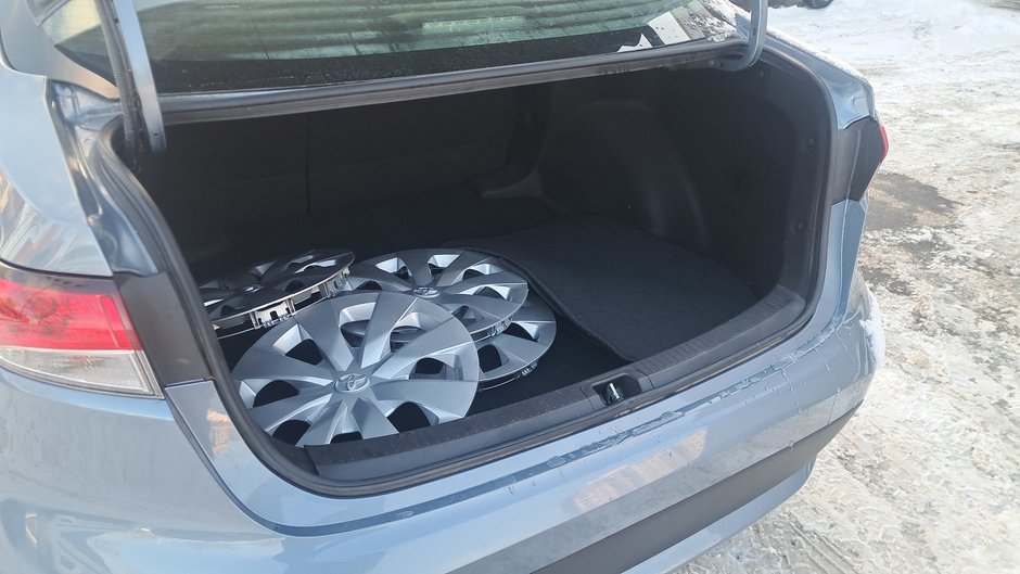 2021 Toyota Corolla LE-23