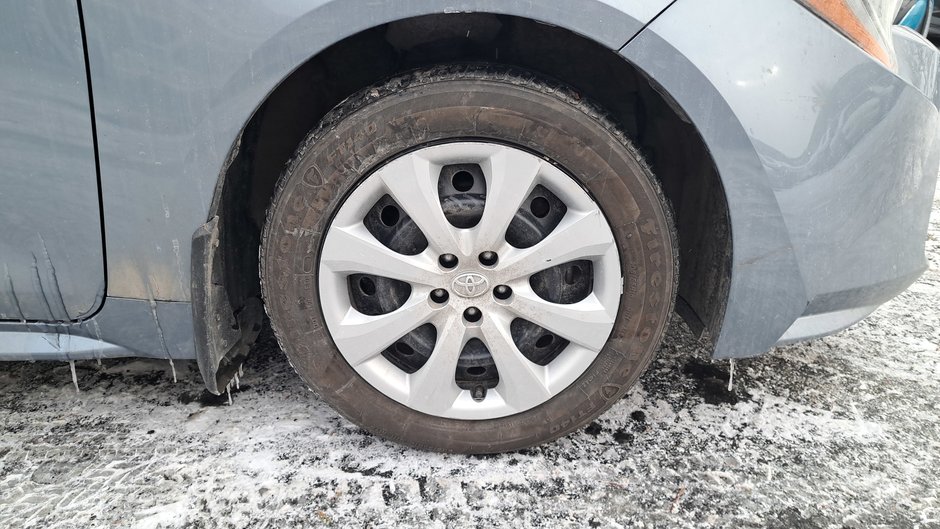 2022 Toyota Corolla LE-34