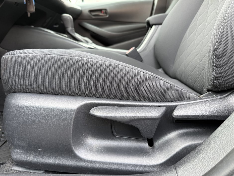 Toyota Corolla LE 2023-8