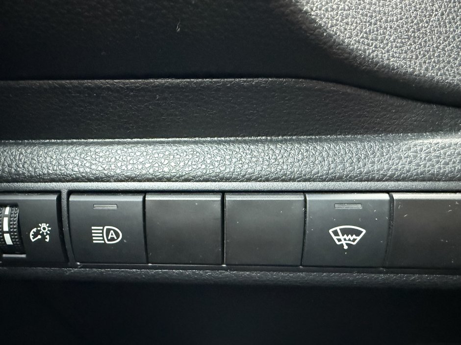 Toyota Corolla LE 2023-19