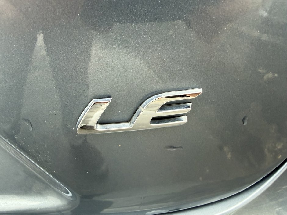 Toyota Corolla LE 2023-33