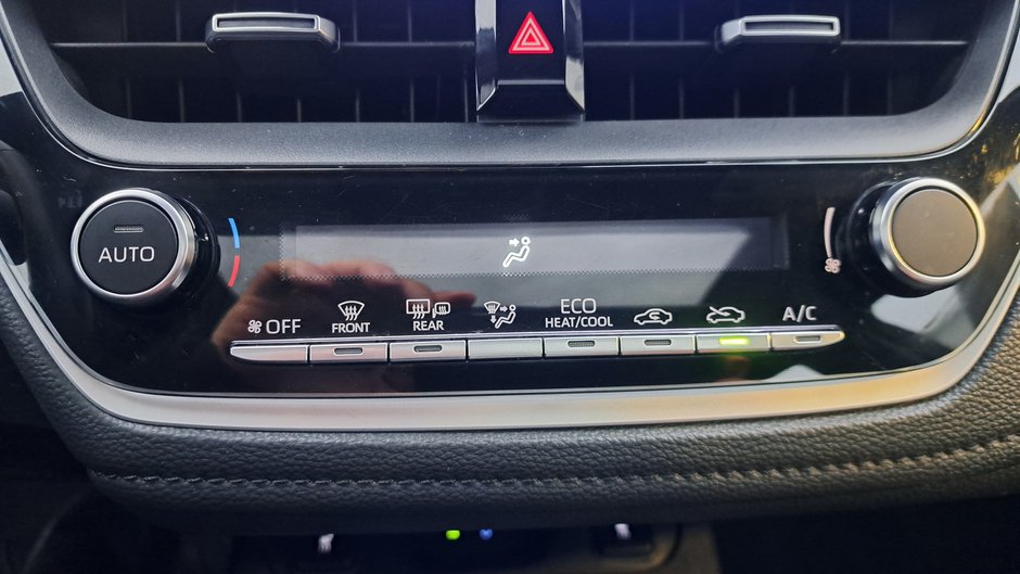 Toyota Corolla XSE CVT 2023-18