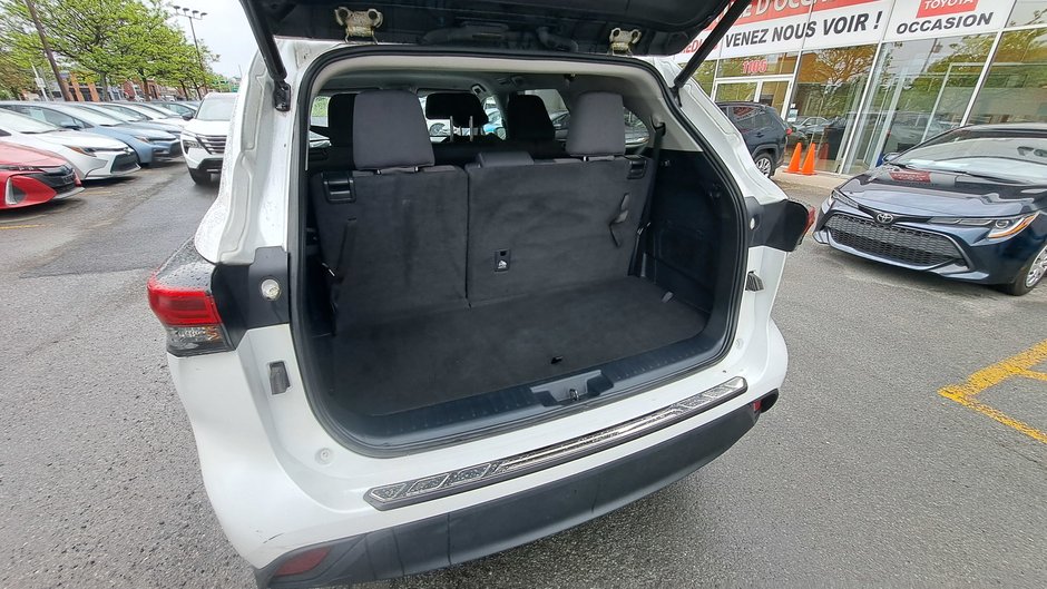 Toyota Highlander Hybrid LE 2023-32