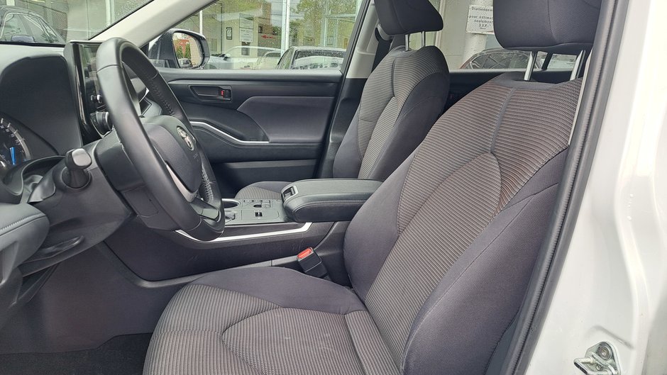 Toyota Highlander Hybrid LE 2023-8