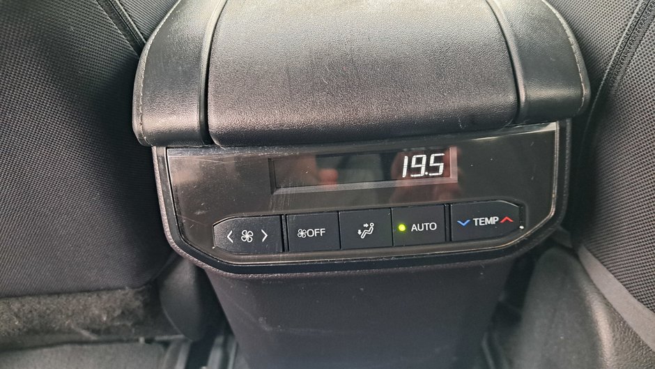 Toyota Highlander Hybrid LE 2023-30