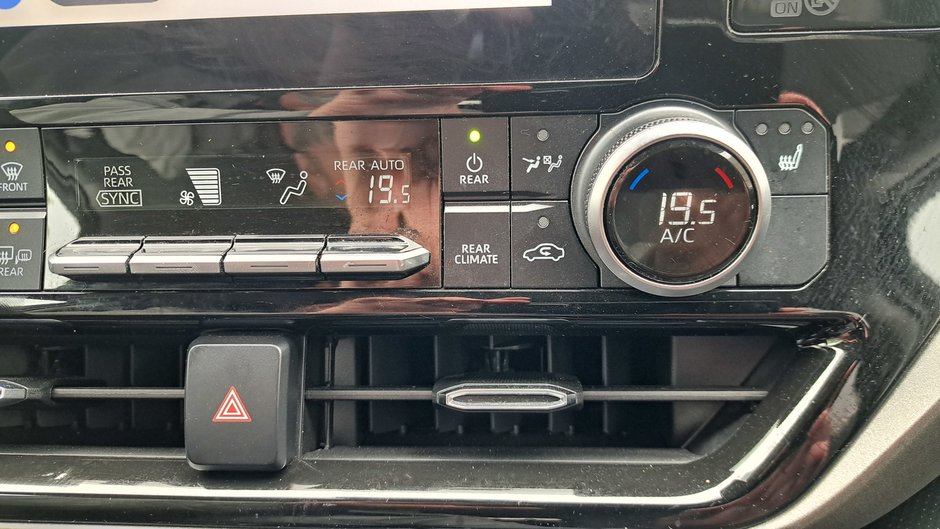 Toyota Highlander Hybrid LE 2023-21