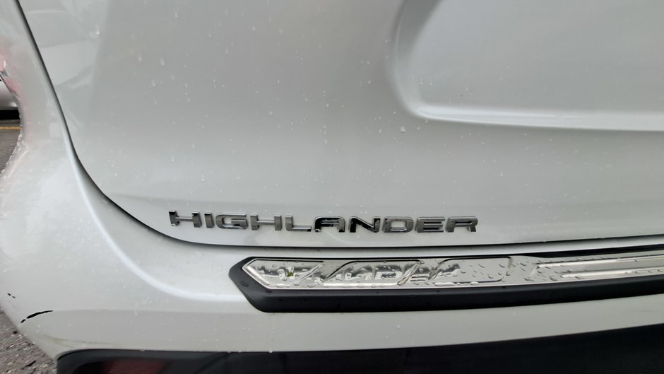 Toyota Highlander Hybrid LE 2023-35