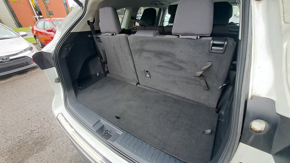 Toyota Highlander Hybrid LE 2023-33