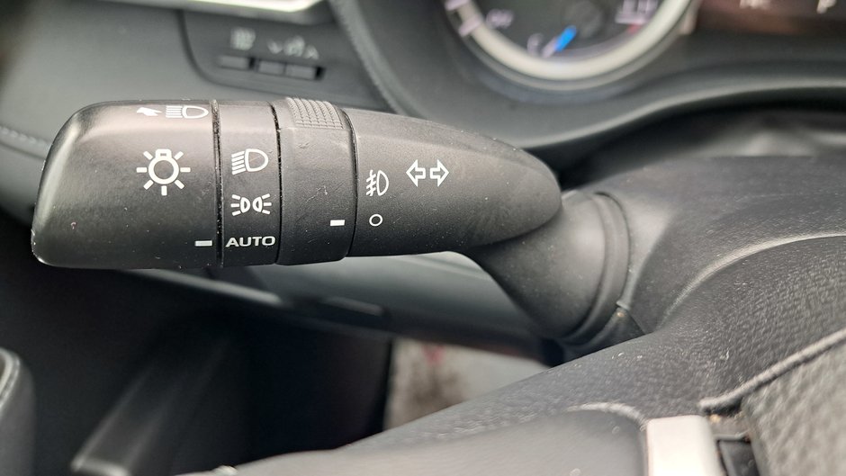 Toyota Highlander Hybrid LE 2023-15