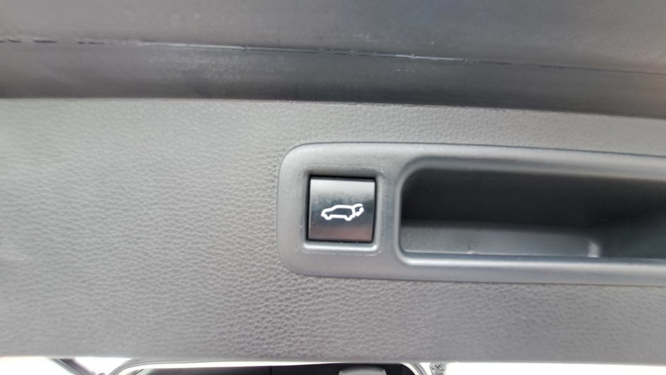 Toyota Highlander Hybrid LE 2023-34