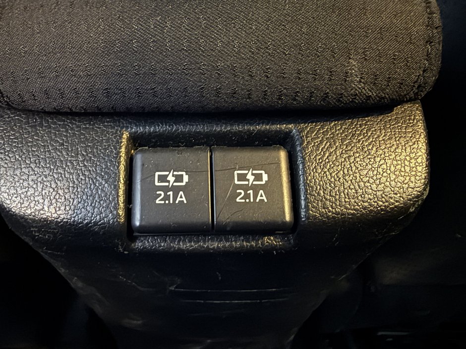 Toyota Prius Prime  2020-35