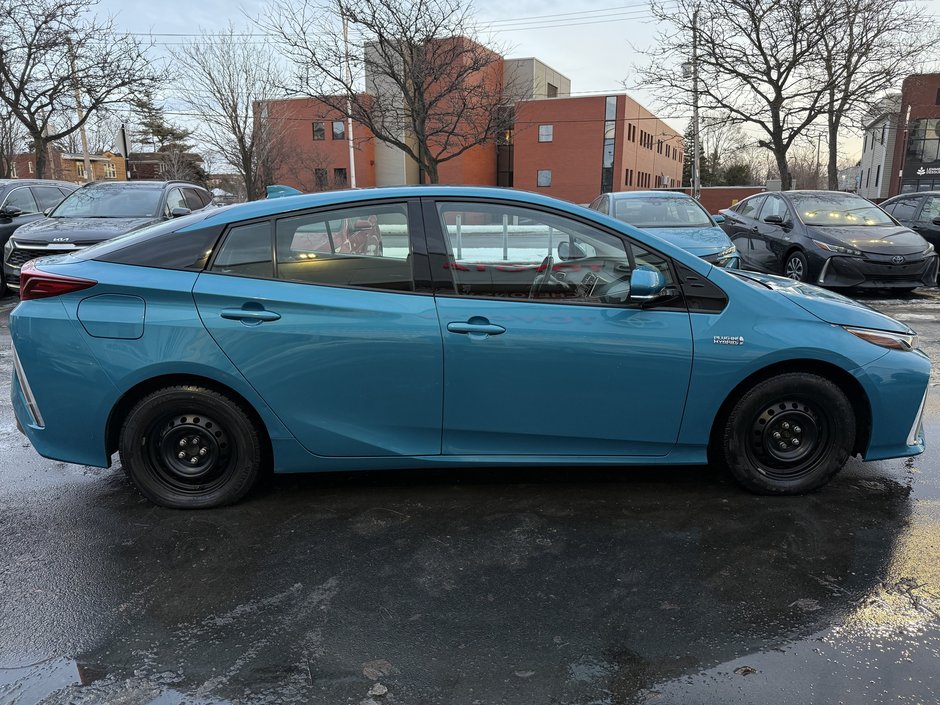 Toyota Prius Prime  2020-6