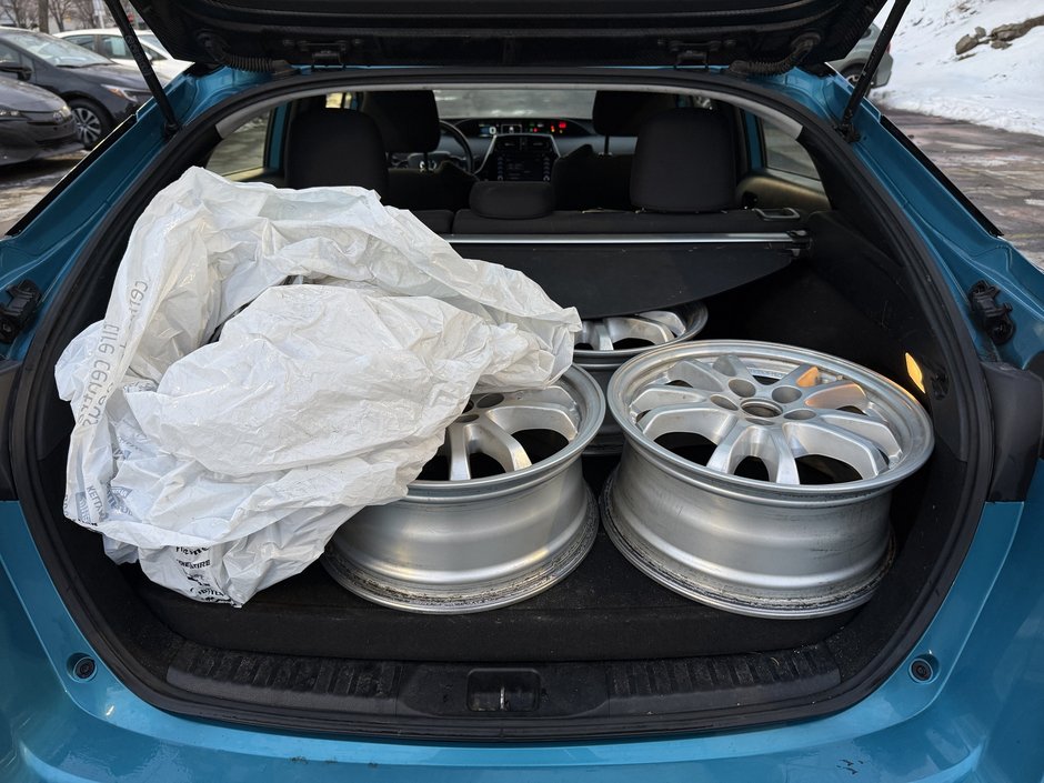 Toyota Prius Prime  2020-37