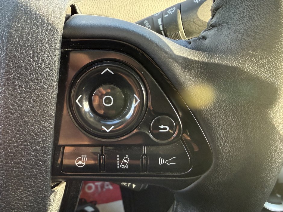 Toyota Prius Prime  2021-18