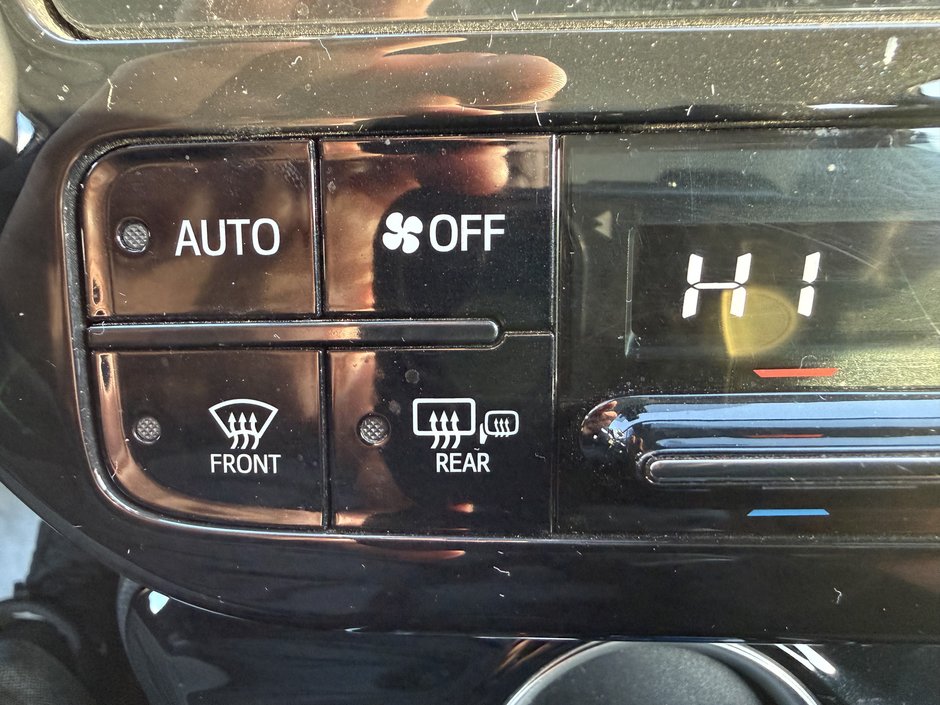 Toyota Prius Prime  2021-28