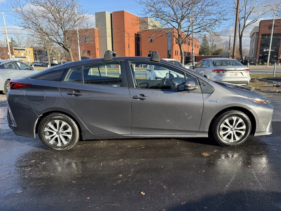 Toyota Prius Prime  2021-6