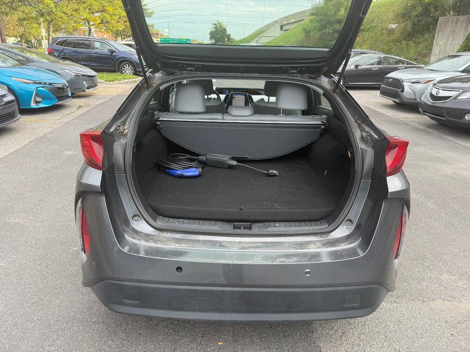 2022 Toyota Prius Prime Upgrade-12