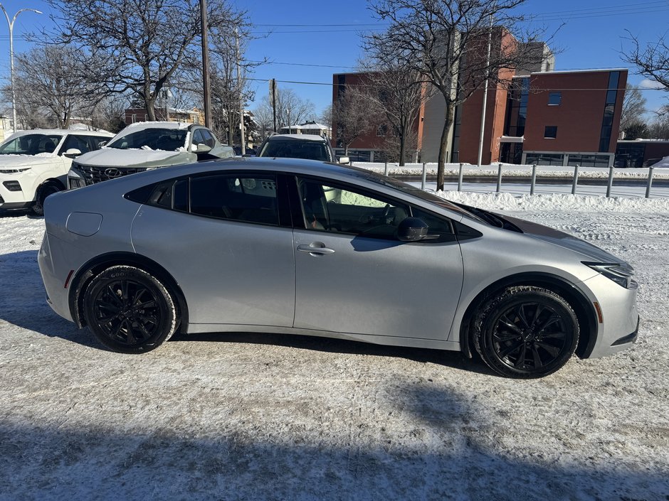 2023 Toyota Prius Prime XSE-17