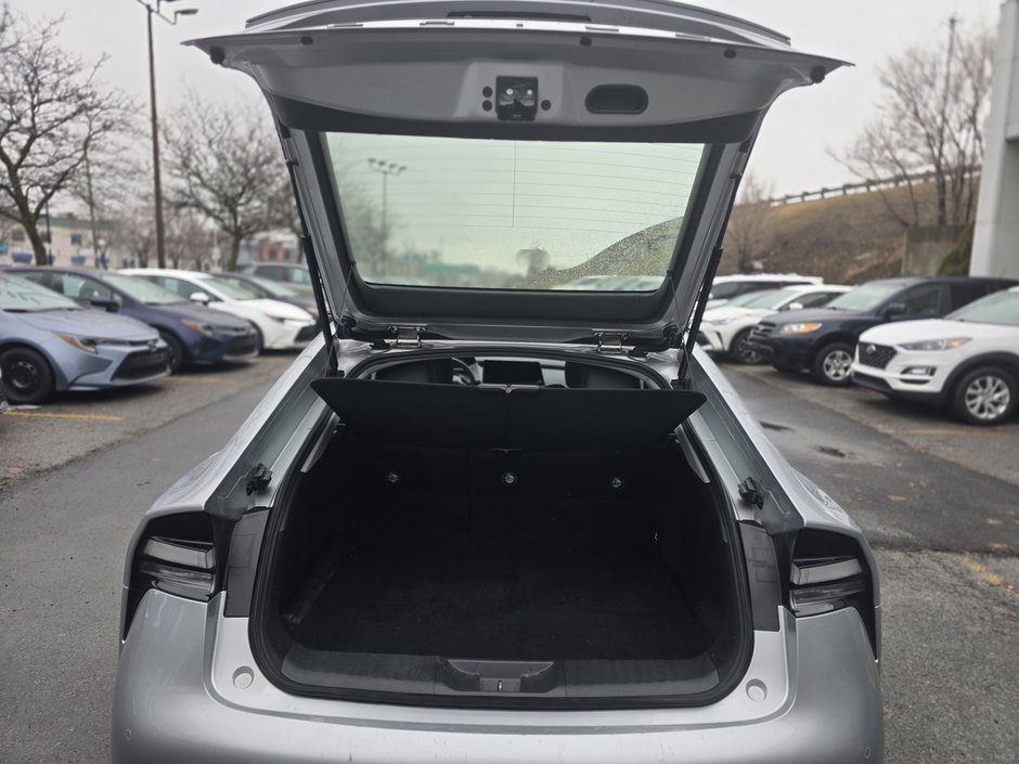 Toyota Prius Plug-in Hybrid XSE 2023-17