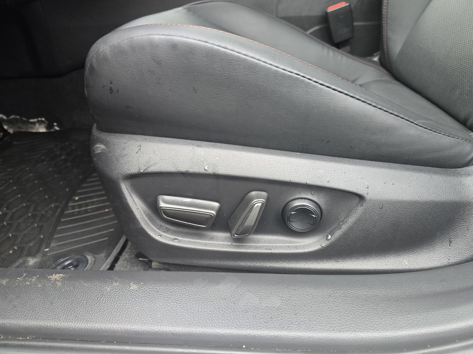 Toyota Prius Plug-in Hybrid XSE 2023-5