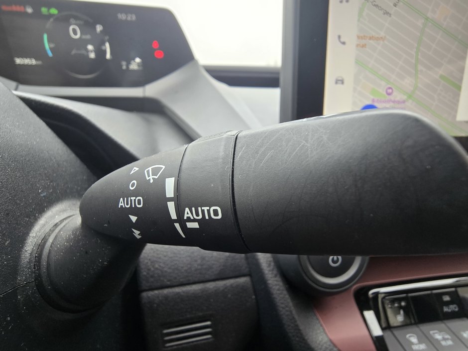 Toyota Prius Plug-in Hybrid XSE 2023-12