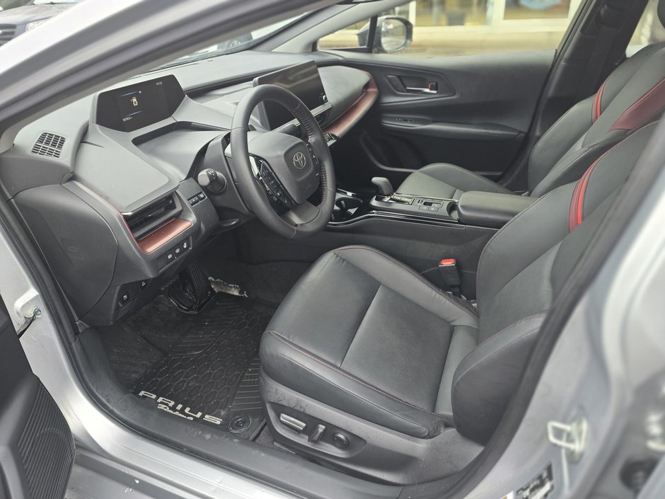 Toyota Prius Plug-in Hybrid XSE 2023-6