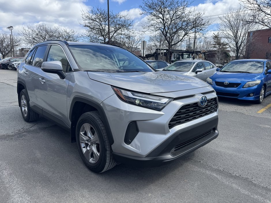 2022 Toyota RAV4 Hybrid XLE-6