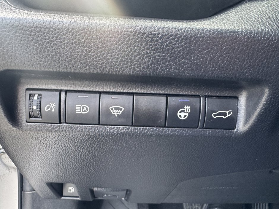 2022 Toyota RAV4 Hybrid XLE-38