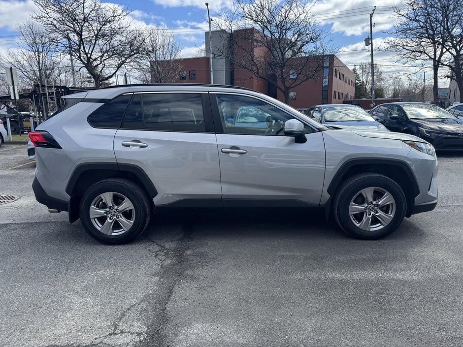 2022 Toyota RAV4 Hybrid XLE-5