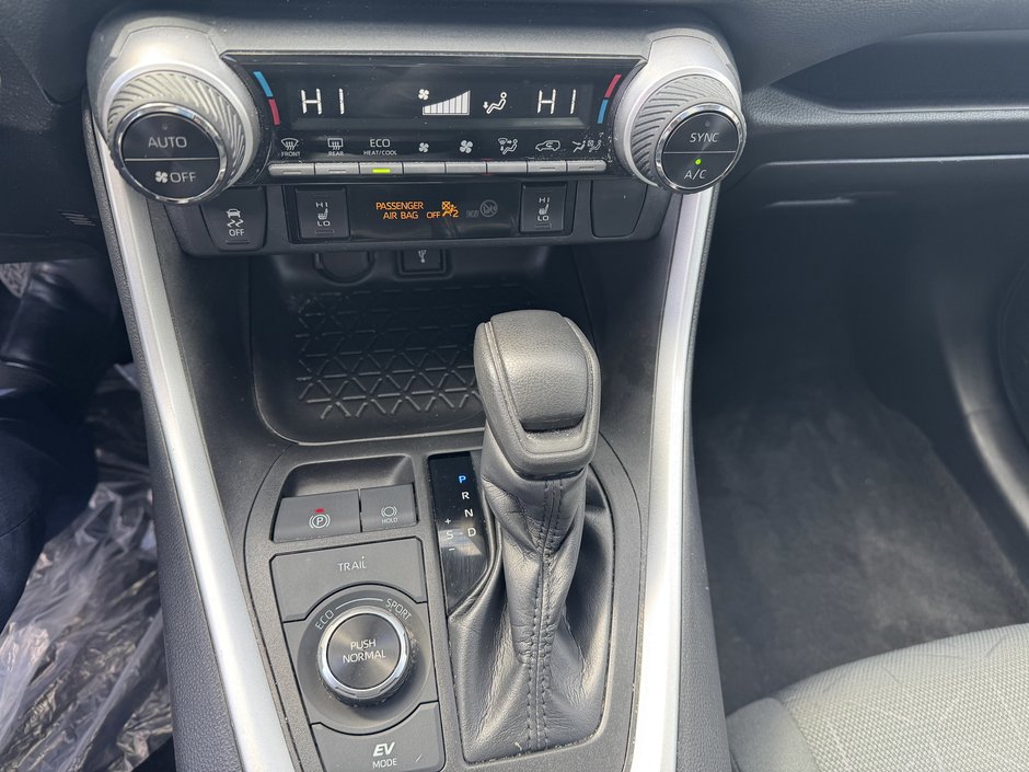 2022 Toyota RAV4 Hybrid XLE-14