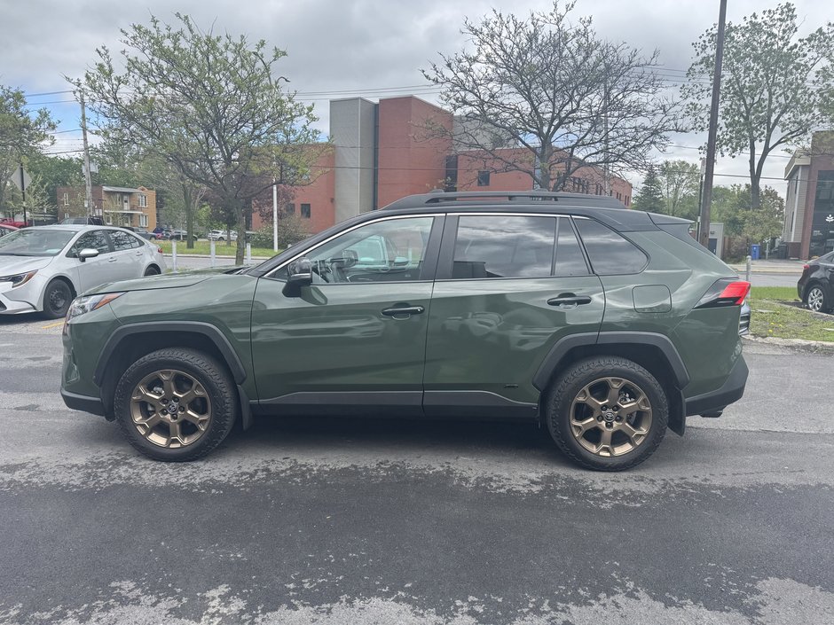 2024 Toyota RAV4 XLE HYBRIDE-3